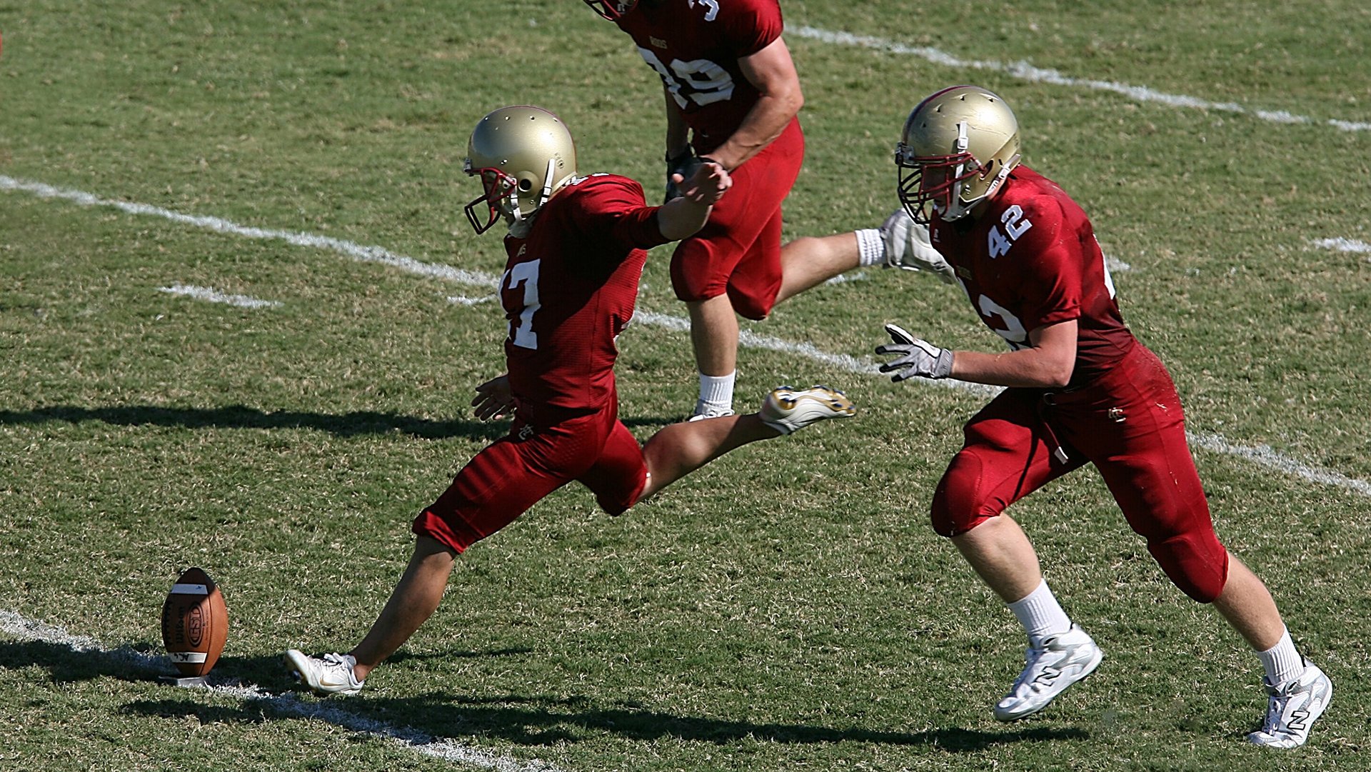 中超联赛强化中后场防守提升整体比赛控制力，中超防守反击球队
